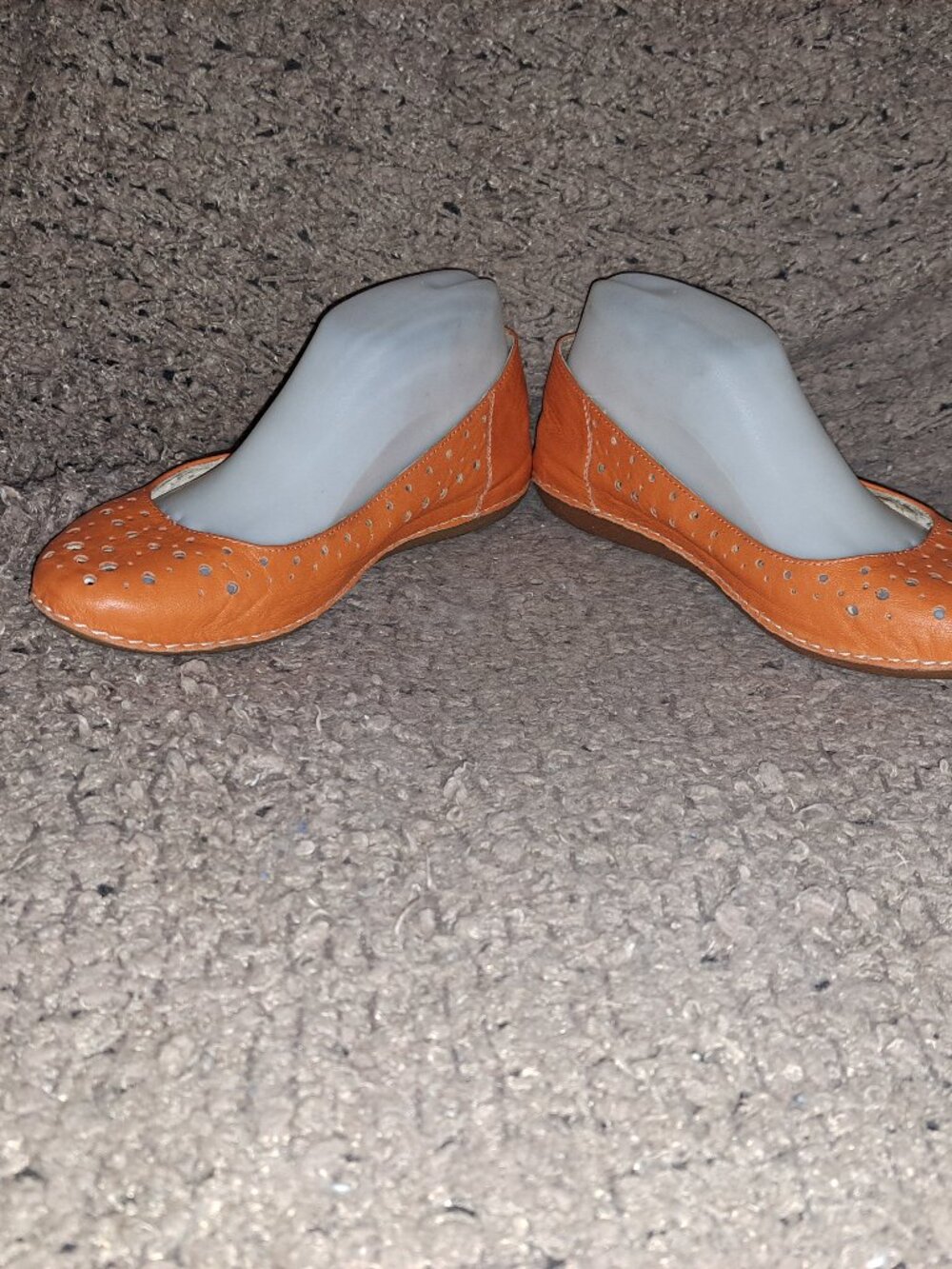 TEEMIX-Orange Perforated Leather Flats-Rubber Outsole-Vintage-Sz 38-Near Mint - Picture 4 of 8